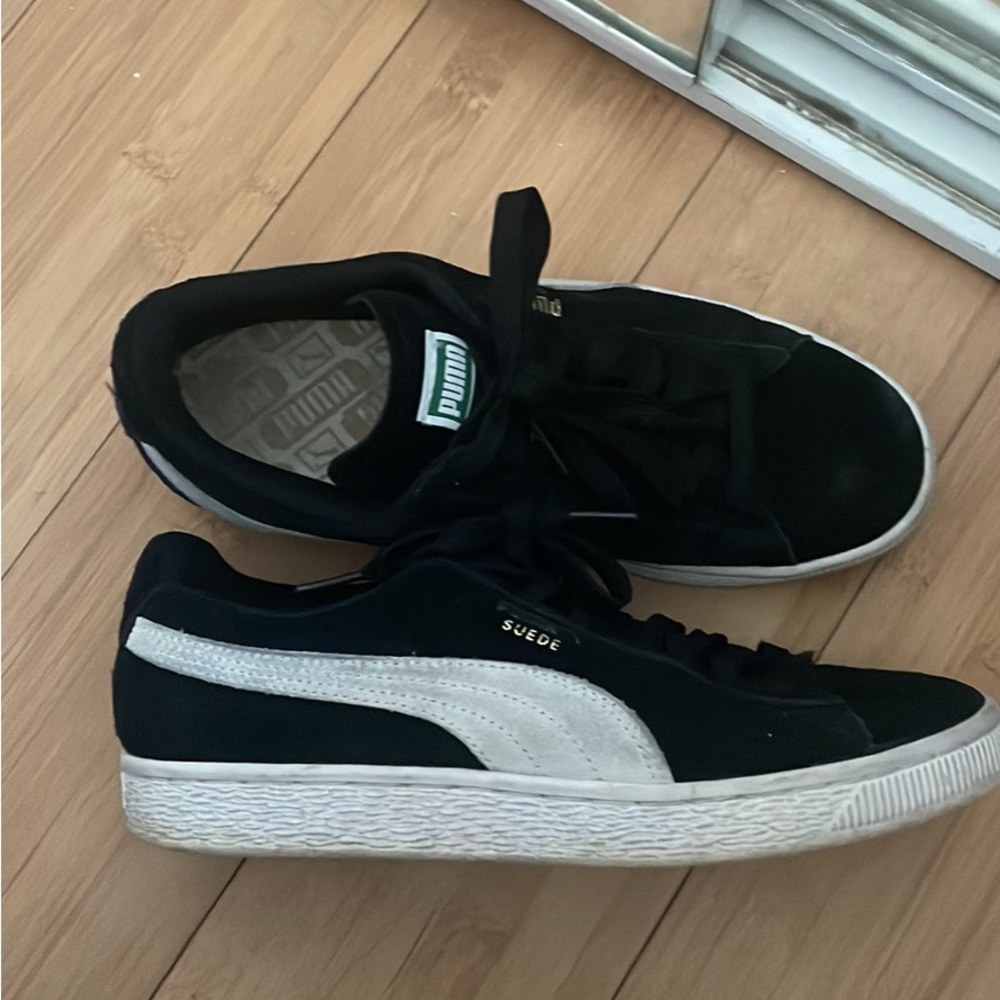 Classic black suede pumas